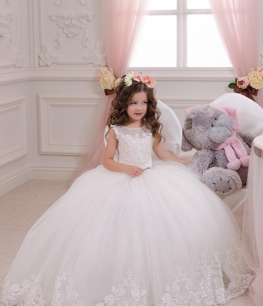 Ivory Ball Gown Bateau Neck Chapel Train Sleeveless Flower Girl Dress Canada